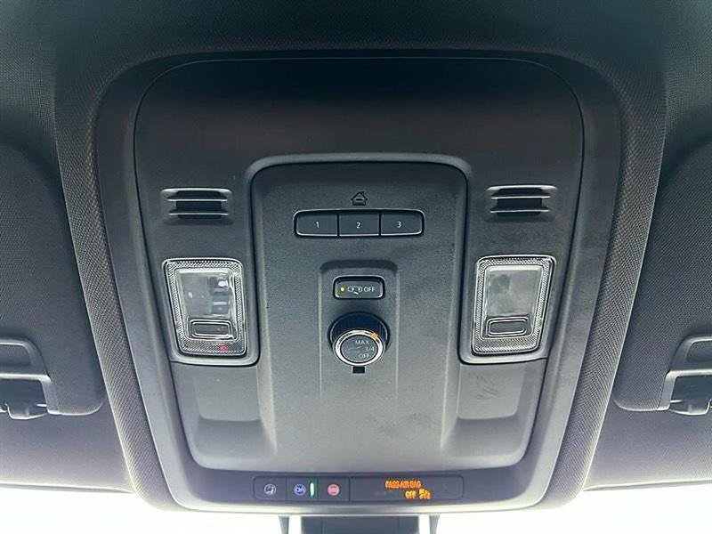 Used 2022 Chevrolet Suburban LT RWD image 38
