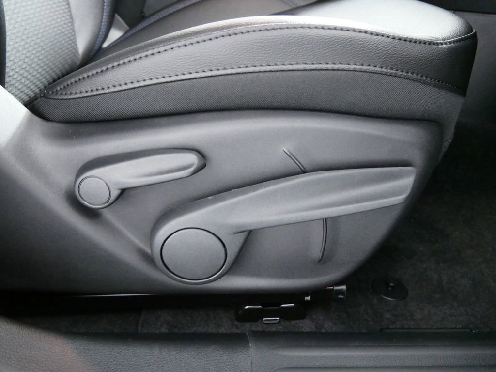 Used 2024 Jeep Compass Latitude image 23