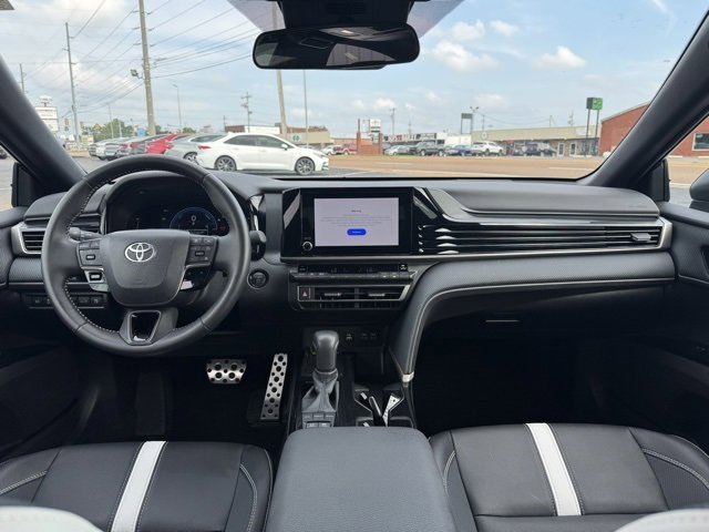 Used 2025 Toyota Camry SE image 8