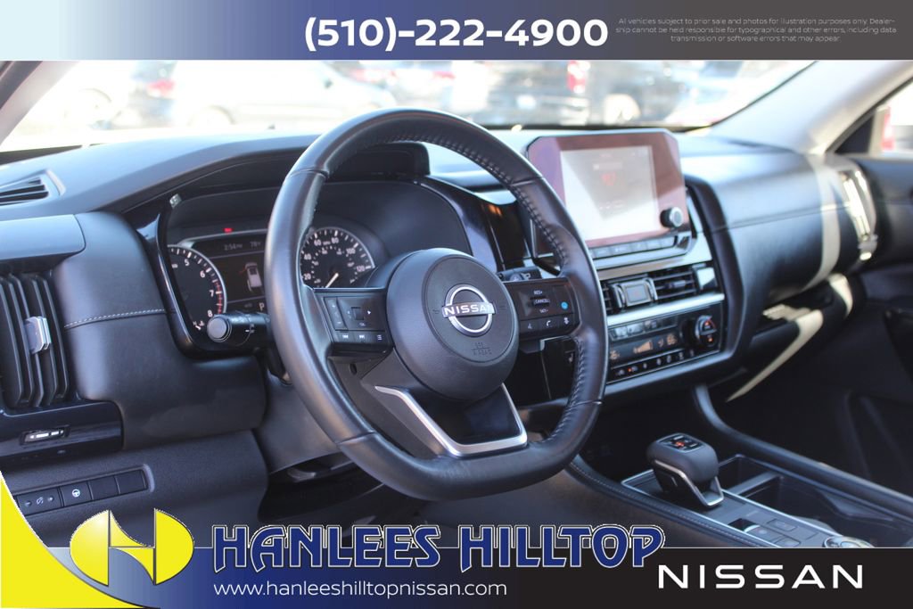 Used 2024 Nissan Pathfinder SV image 11