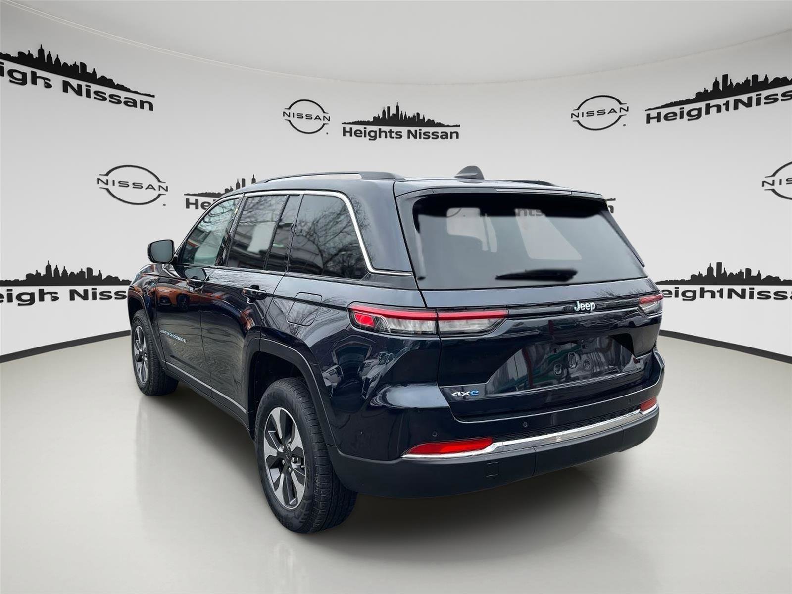 Used 2024 Jeep Grand Cherokee Limited 4xe image 2