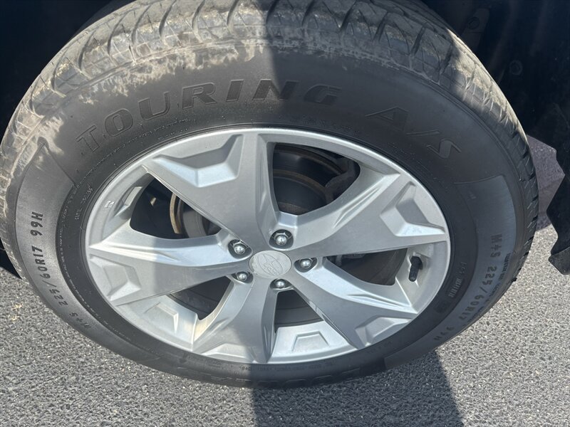 Used 2016 Subaru Forester 2.5i Premium w/ All-Weather Package AWD/4WD image 15