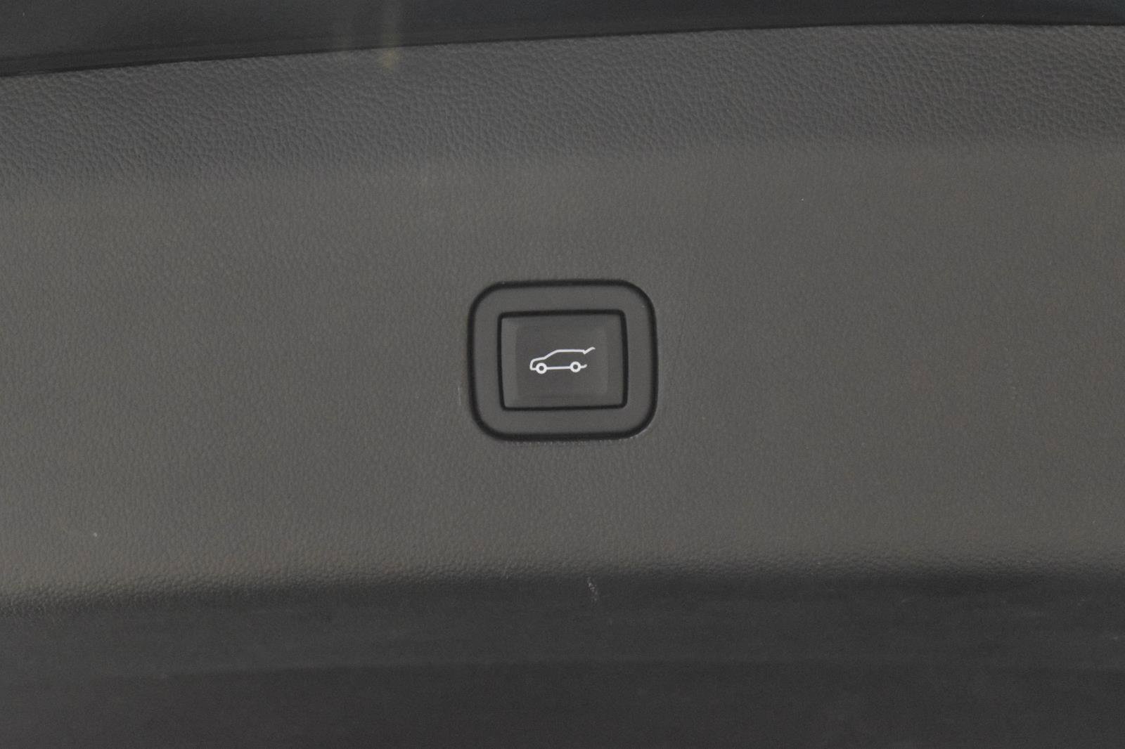 Used 2023 Buick Enclave Essence image 12