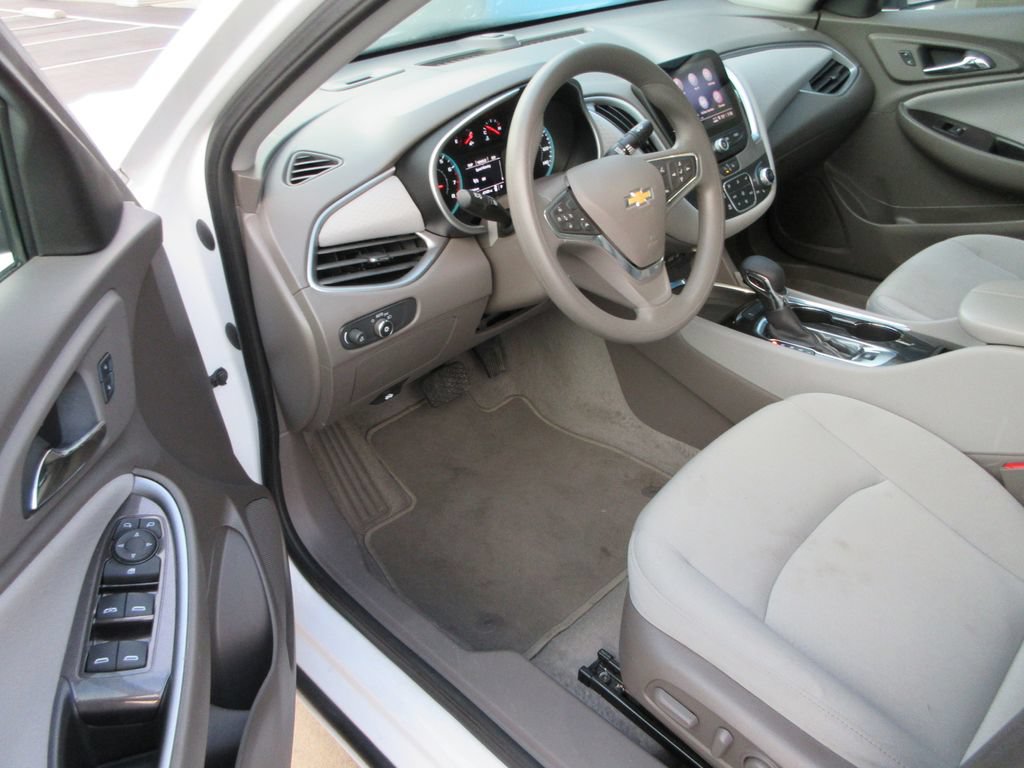 Used 2025 Chevrolet Malibu LT FWD image 12