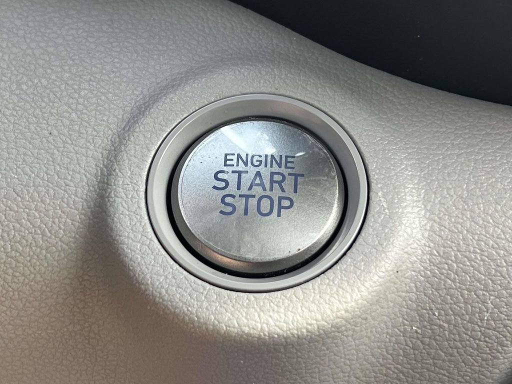 Certified 2025 Hyundai Venue SEL image 36