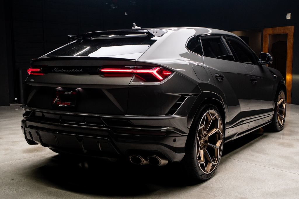 Used 2023 Lamborghini Urus Performante AWD/4WD image 24