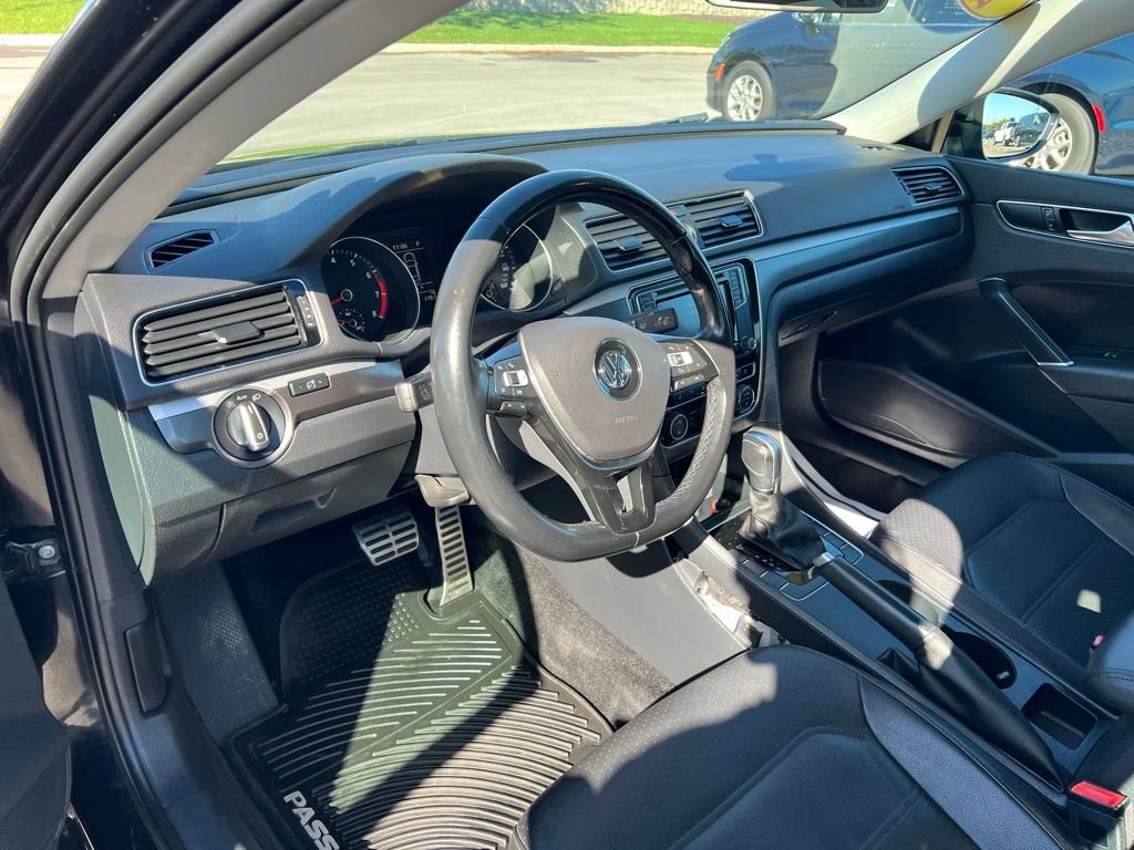 Used 2017 Volkswagen Passat 1.8T R-Line image 17