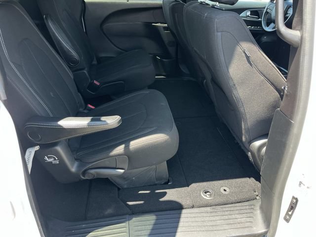 Used 2020 Chrysler Pacifica Touring w/ S Appearance Package FWD image 23