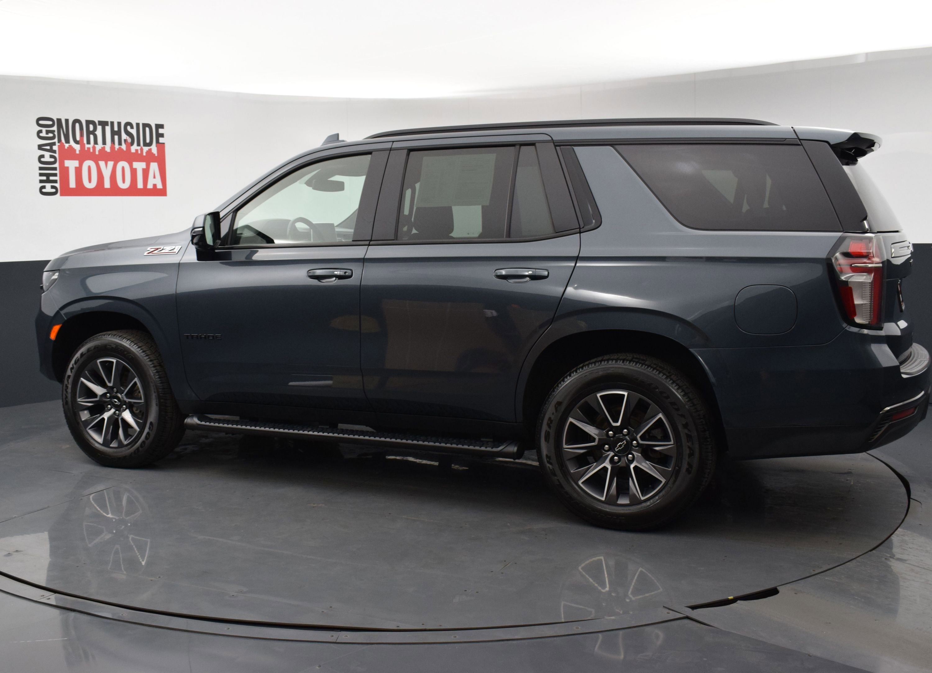 Used 2021 Chevrolet Tahoe Z71 w/ Z71 Signature Package AWD/4WD image 2
