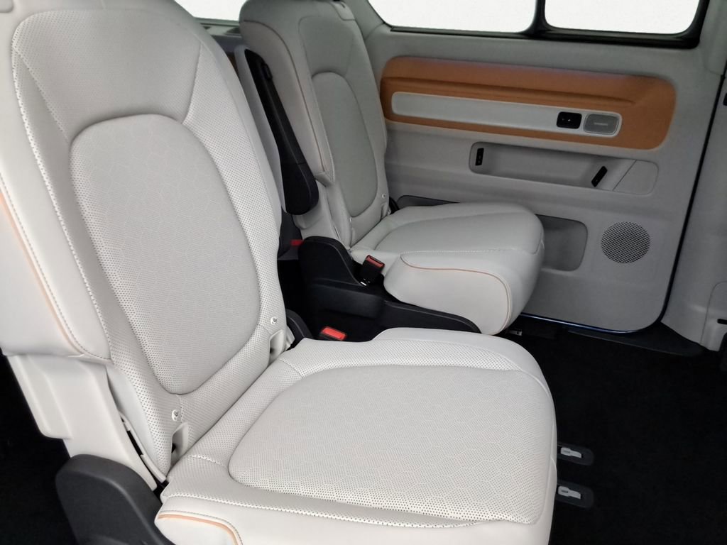 New 2025 Volkswagen ID. Buzz Pro S Plus RWD image 15