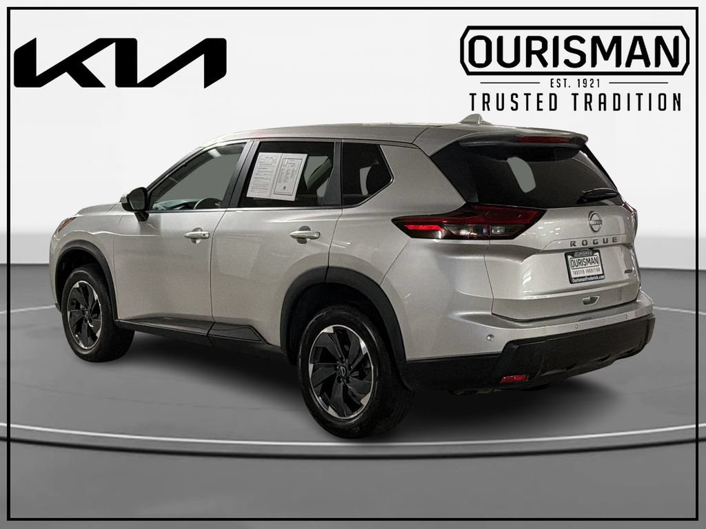 Used 2025 Nissan Rogue SV AWD/4WD image 3