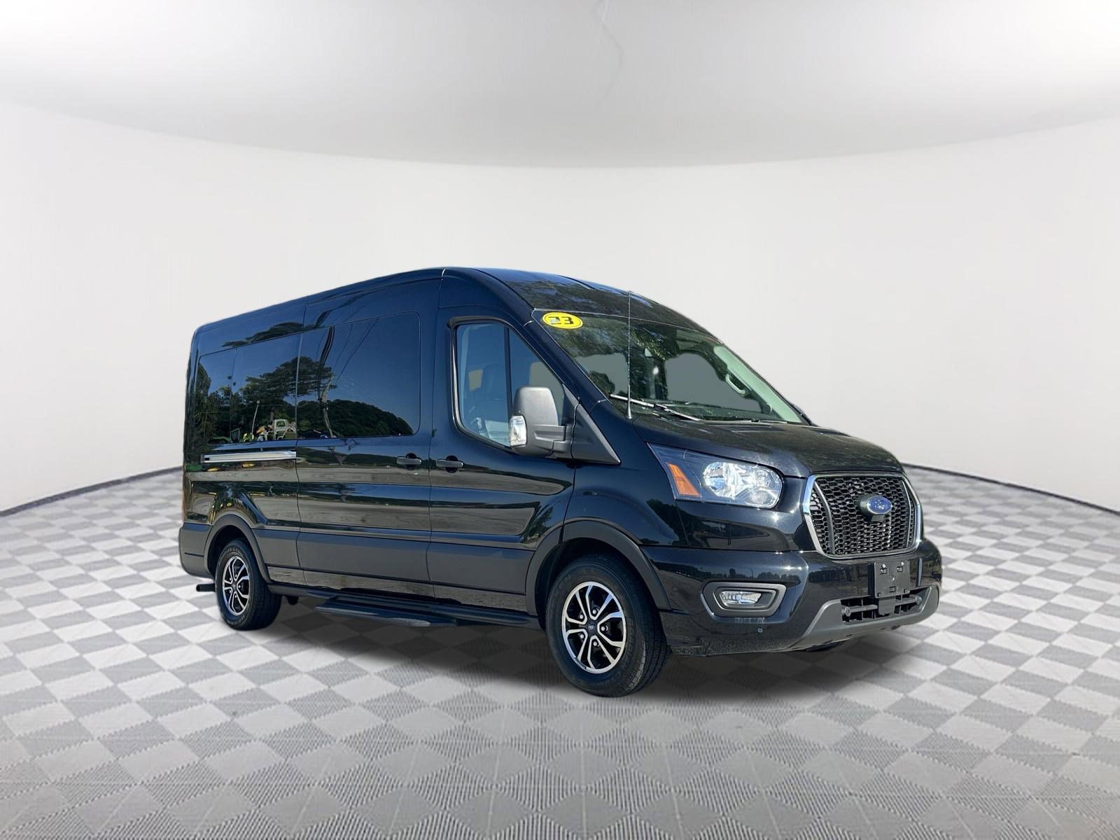 Used 2023 Ford Transit 350 XLT RWD image 4