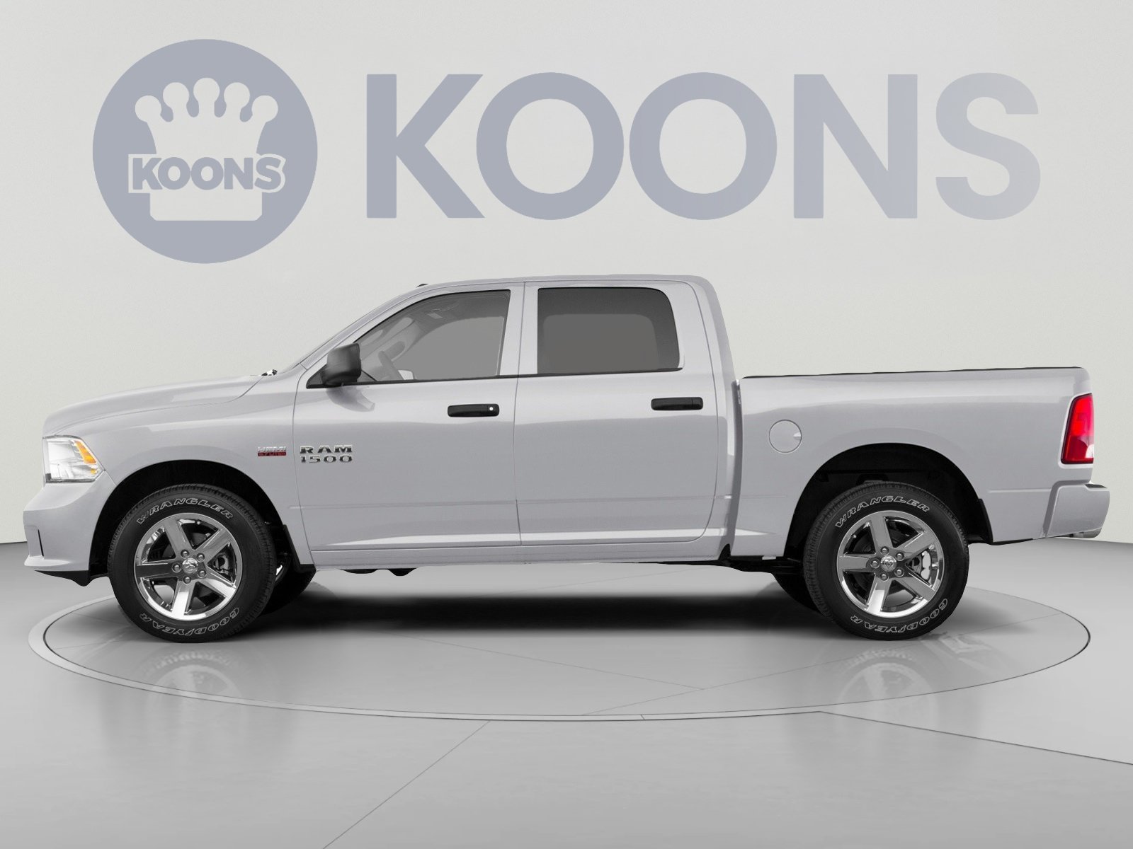 Used 2018 RAM 1500 ST w/ SXT Appearance Group AWD/4WD image 2