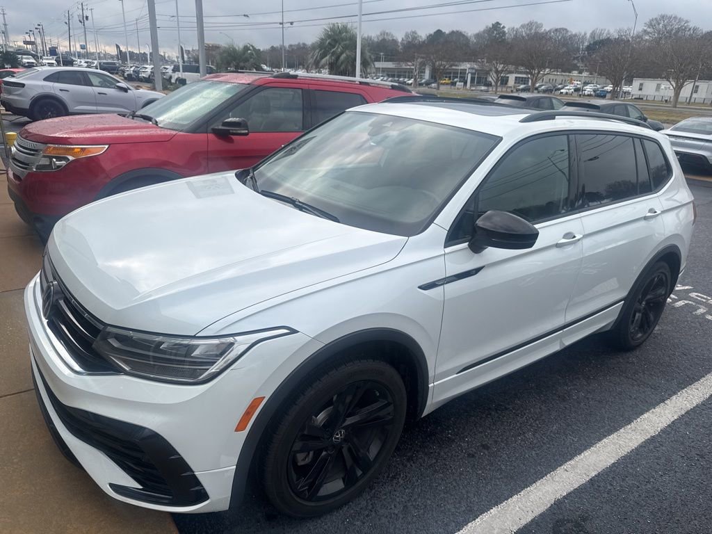 Used 2023 Volkswagen Tiguan SE R-Line image 5