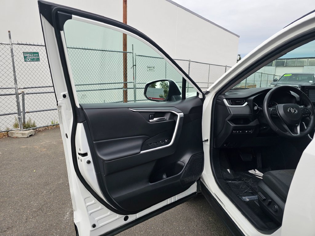 Used 2021 Toyota RAV4 XLE w/ Convenience Package AWD/4WD image 18