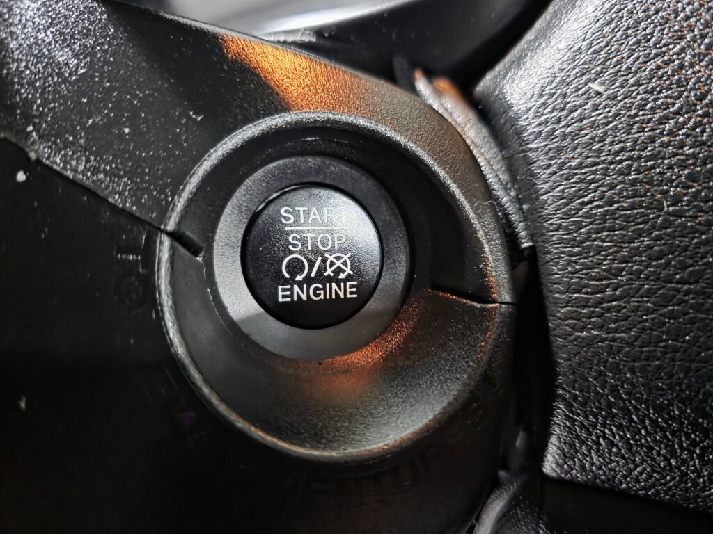 Used 2022 Jeep Renegade Latitude w/ Convenience Group AWD/4WD image 17