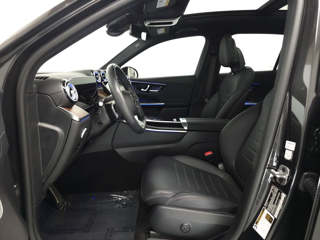 Used 2025 Mercedes-Benz GLC 300 4MATIC w/ AMG Line image 8