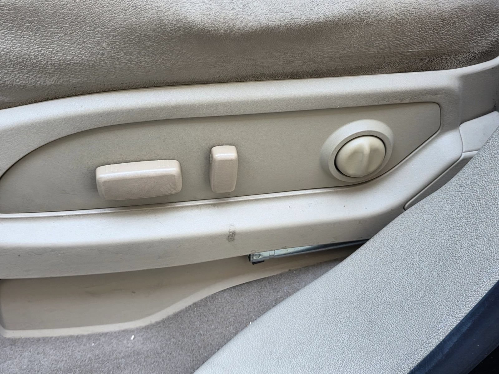Used 2012 Buick Enclave Premium FWD image 16