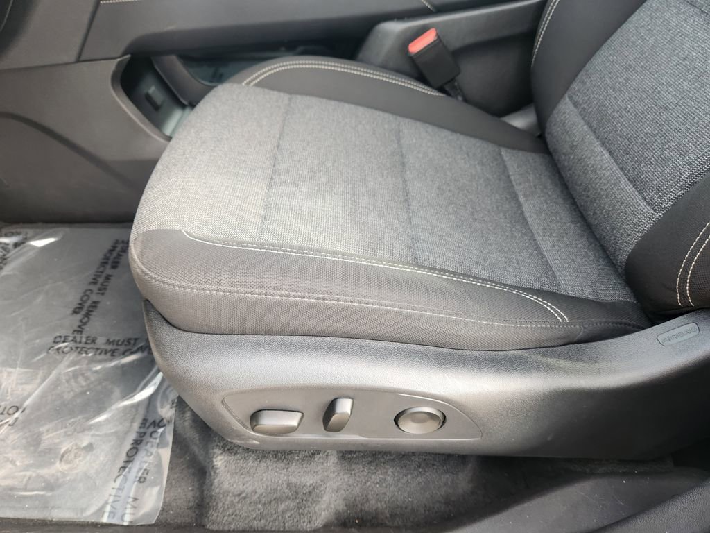 Used 2025 GMC Acadia Elevation image 25