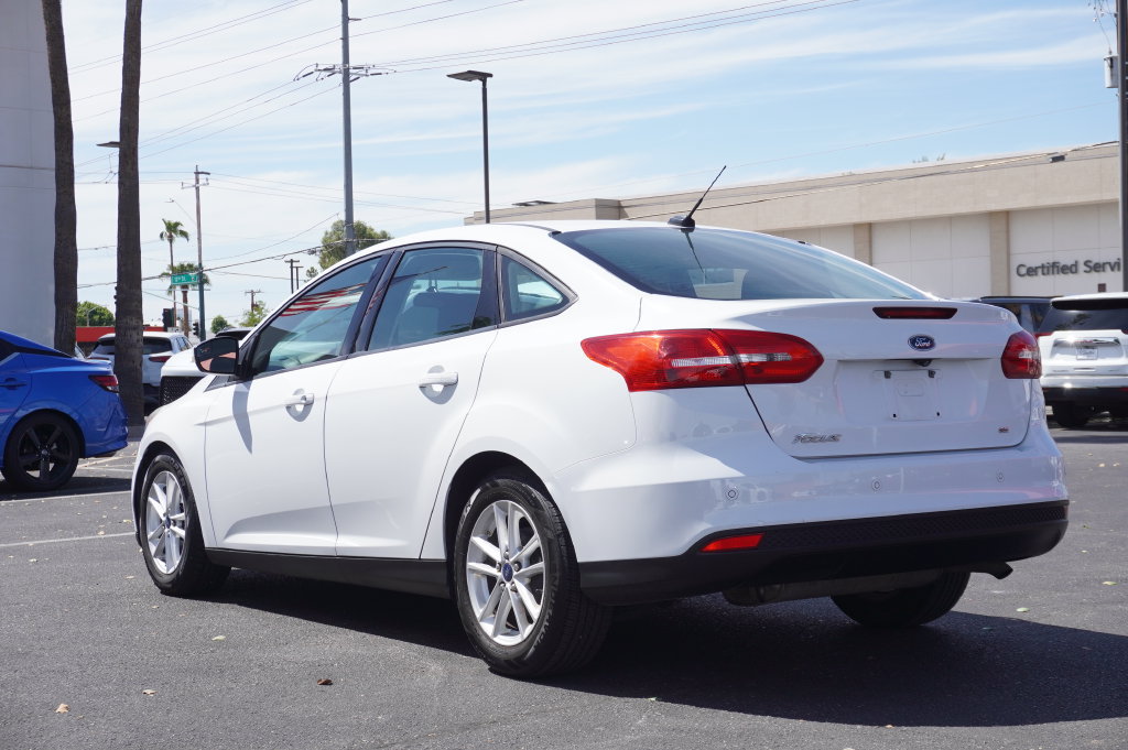 Used 2015 Ford Focus SE w/ Reverse Sensing Package FWD image 3