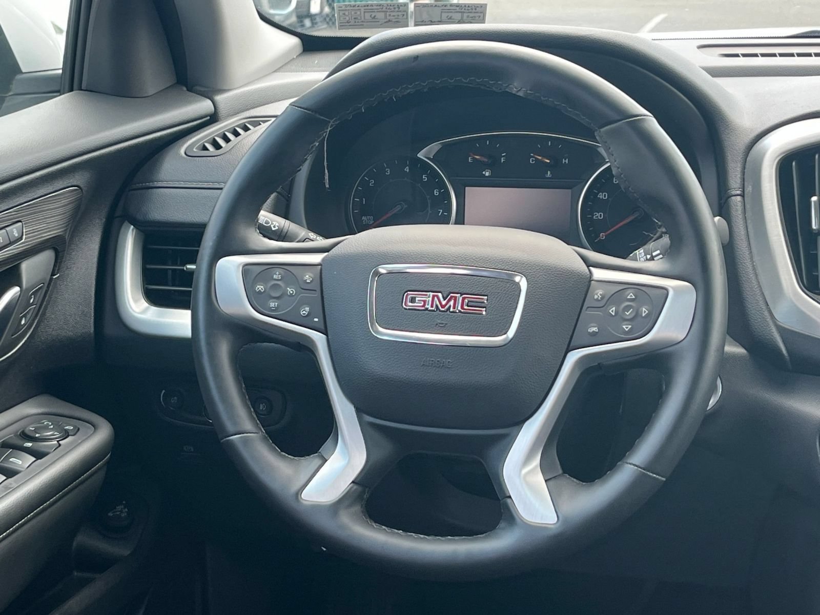 Used 2024 GMC Terrain SLT AWD/4WD image 29
