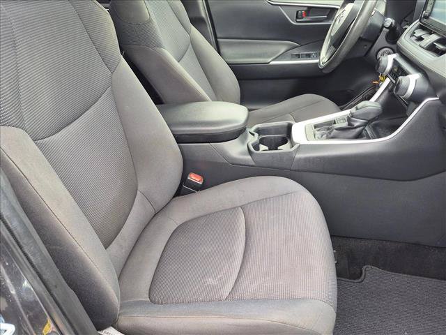 Used 2019 Toyota RAV4 LE FWD image 19