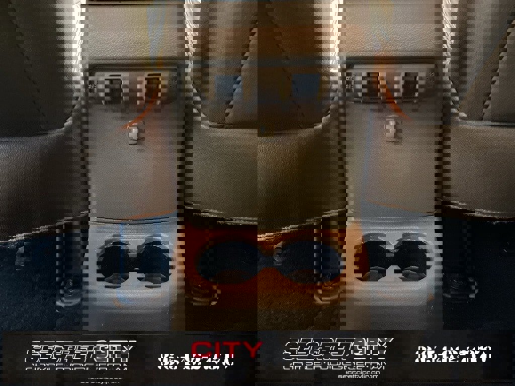 Used 2018 Jeep Wrangler Unlimited Sahara w/ Connectivity Group image 28