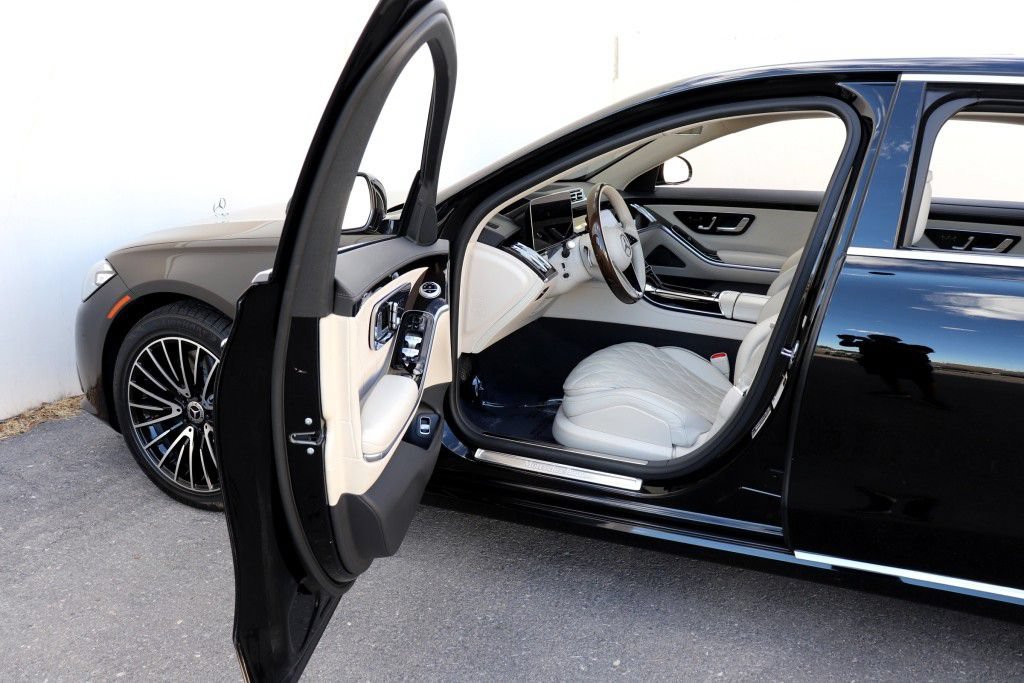 Used 2022 Mercedes-Benz S 580 4MATIC Sedan w/ Warmth & Comfort Package image 2