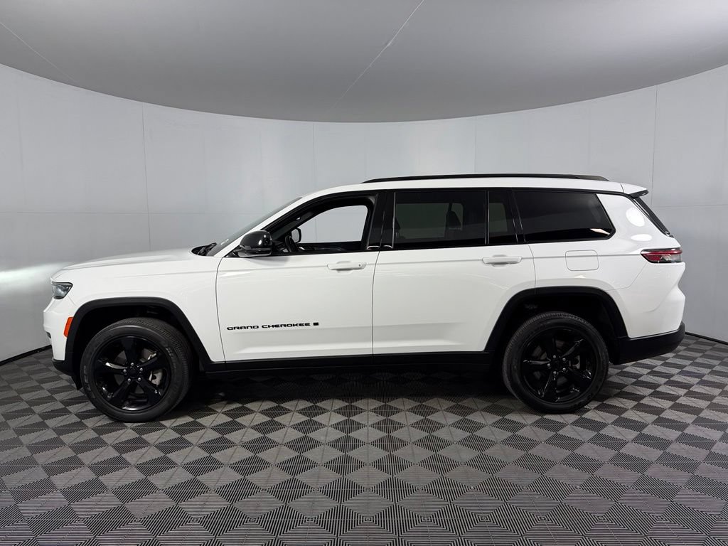Certified 2022 Jeep Grand Cherokee L Laredo RWD image 10