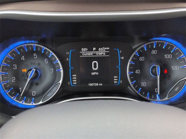 Used 2017 Chrysler Pacifica Touring-L w/ Tire & Wheel Group image 17