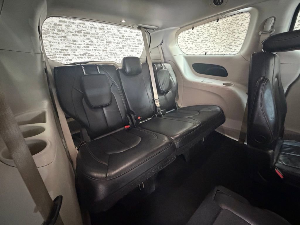 Used 2022 Chrysler Pacifica Touring-L FWD image 11