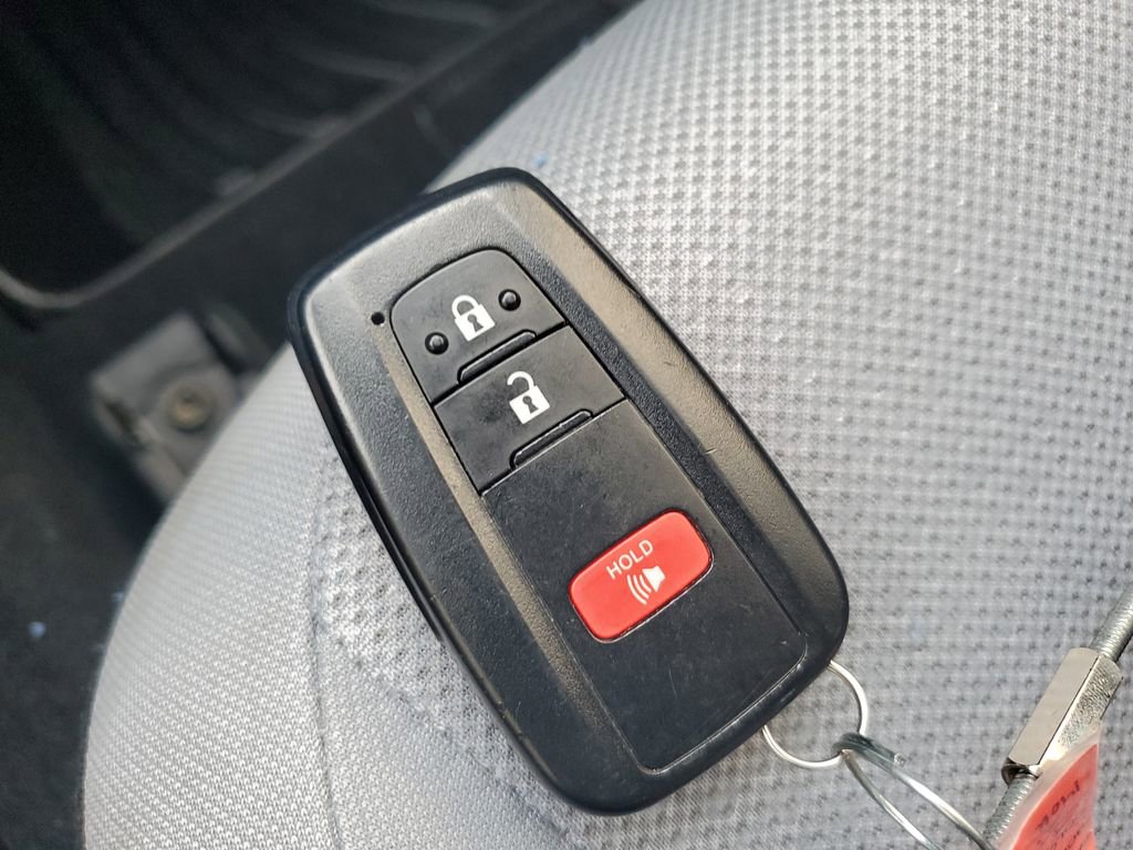 Used 2022 Toyota Prius LE FWD image 27