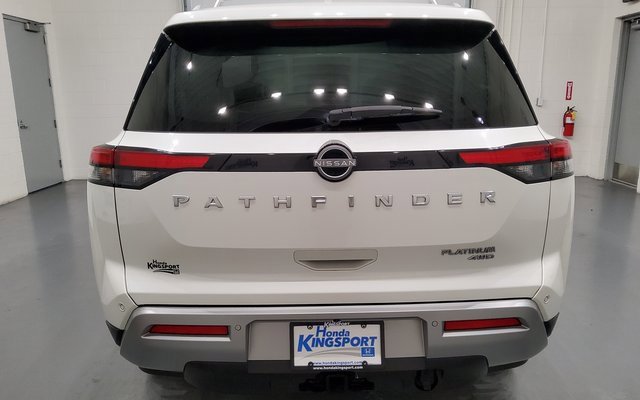 Used 2024 Nissan Pathfinder Platinum image 4