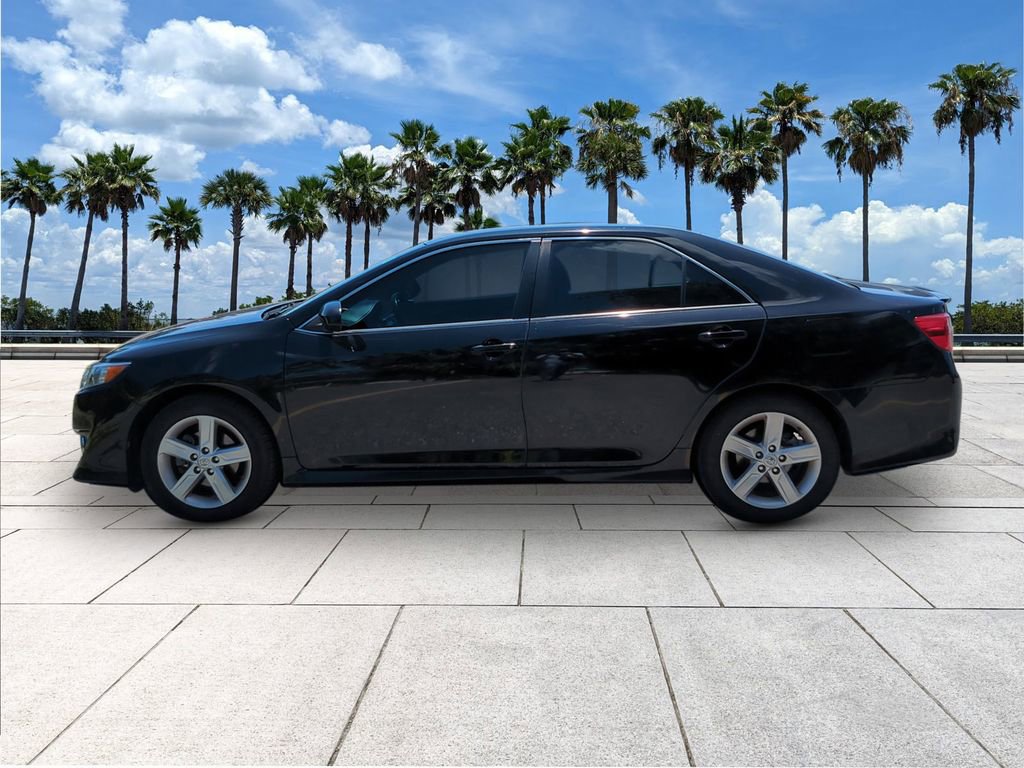 Used 2014 Toyota Camry SE FWD image 4