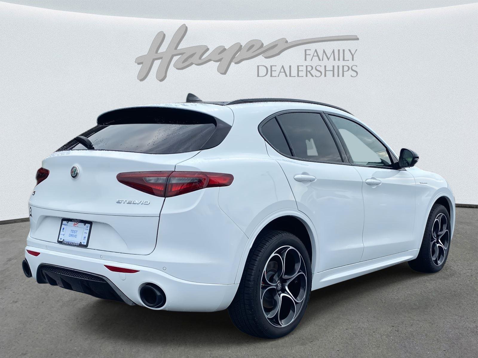 Used 2022 Alfa Romeo Stelvio Veloce image 43