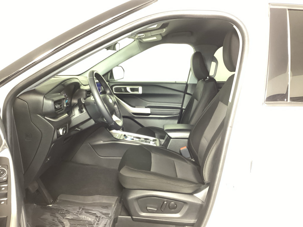 Used 2023 Ford Explorer XLT AWD/4WD image 17
