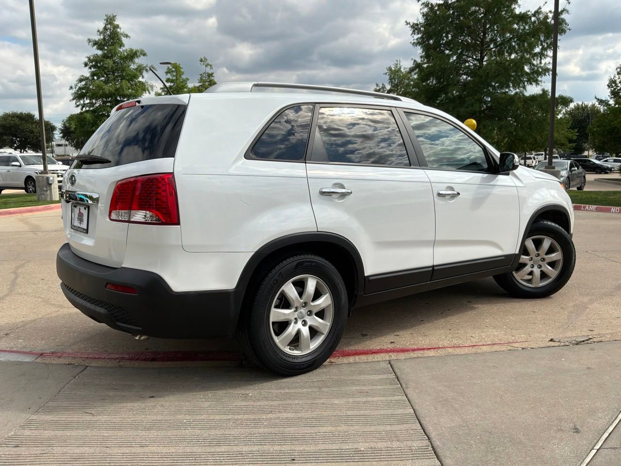 Used 2013 Kia Sorento LX w/ Convenience Pkg FWD image 4