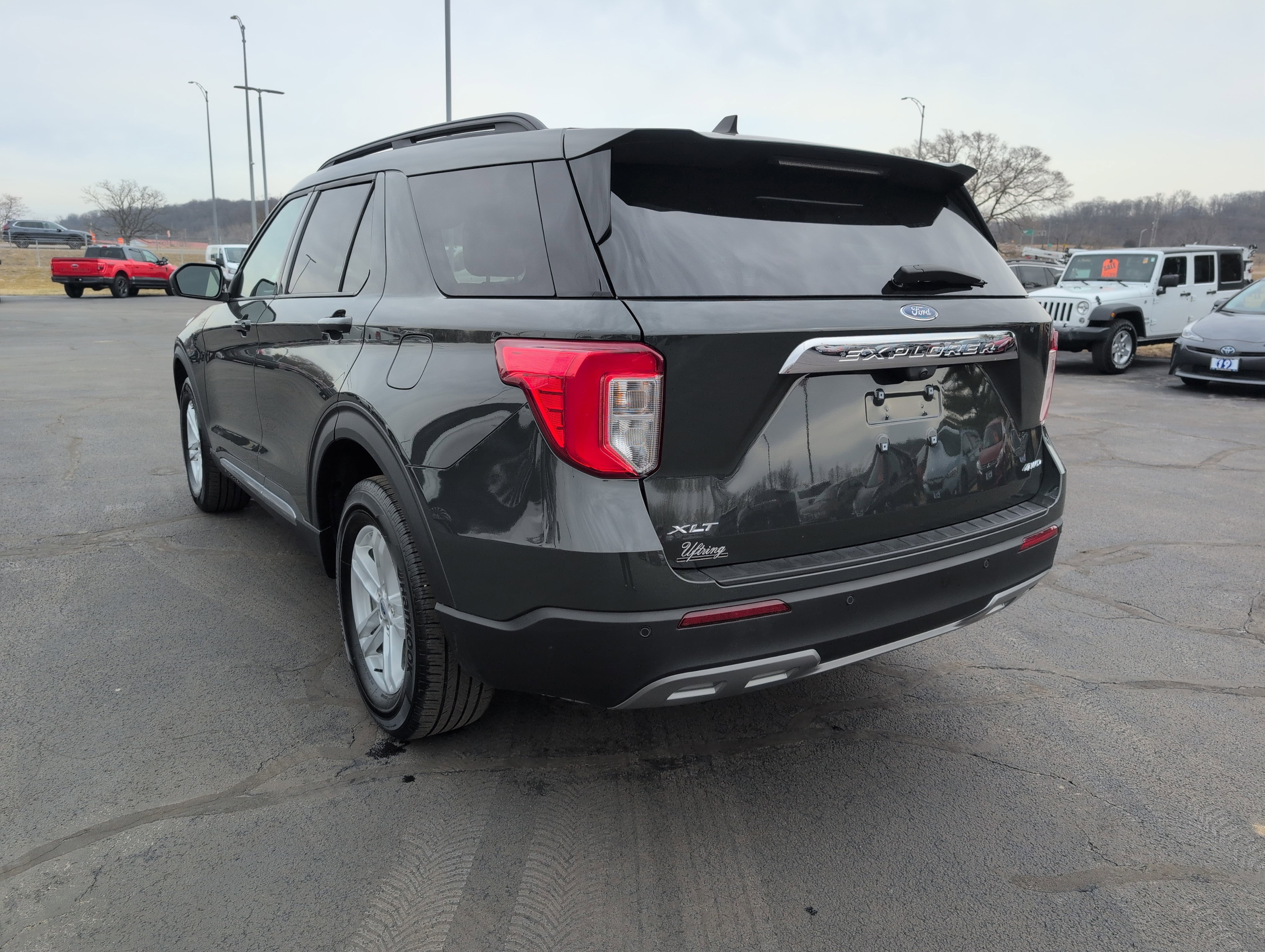 Used 2024 Ford Explorer XLT w/ Equipment Group 202A image 3