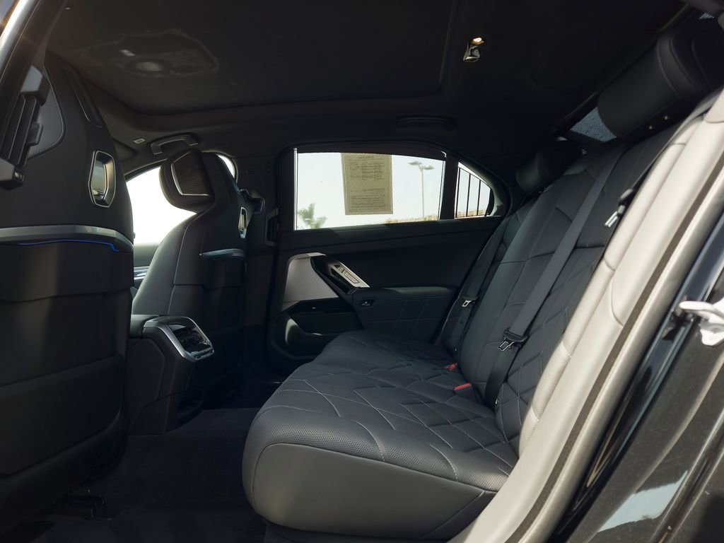 Used 2024 BMW i7 eDrive50 image 9