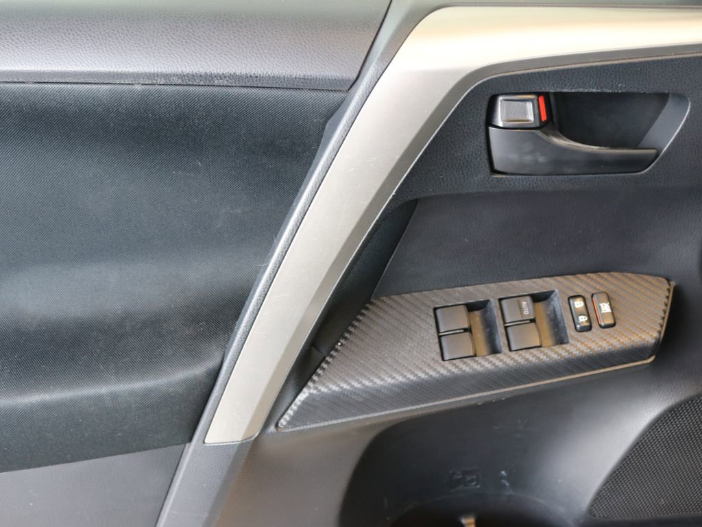 Used 2015 Toyota RAV4 LE AWD/4WD image 16