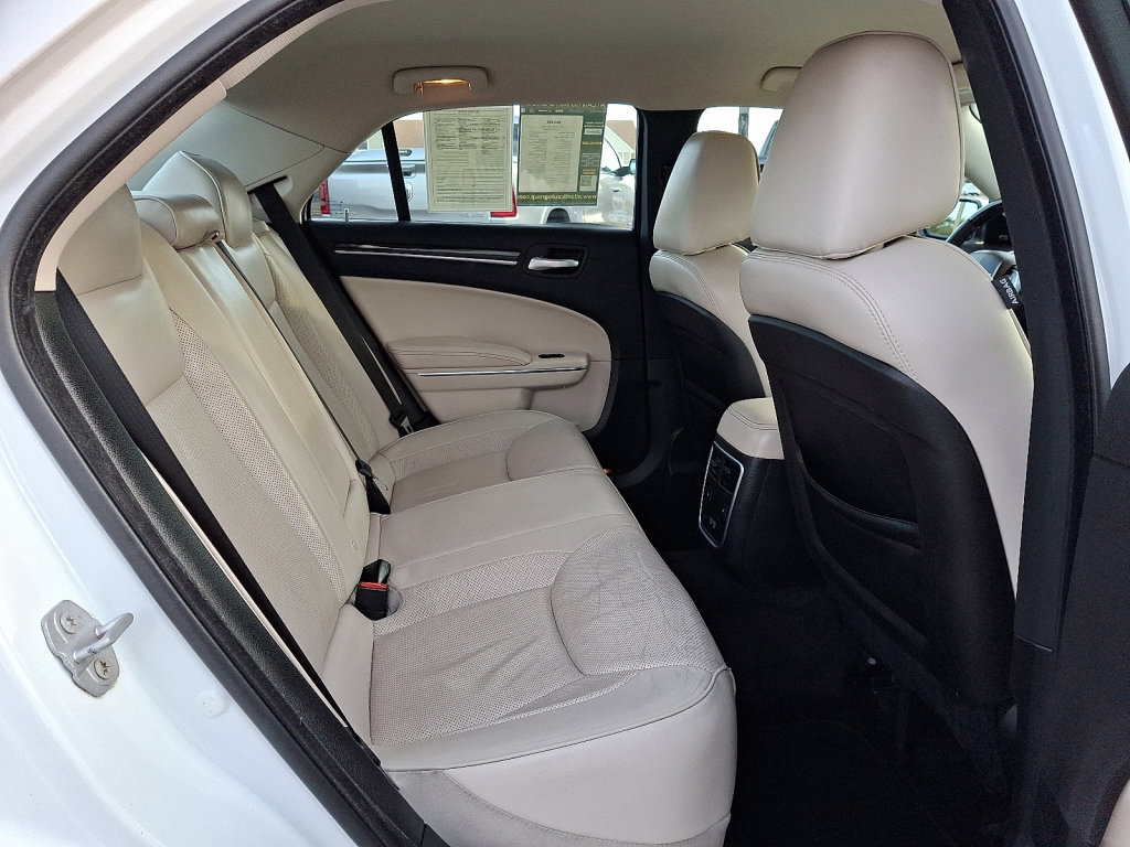 Used 2018 Chrysler 300 Limited image 15