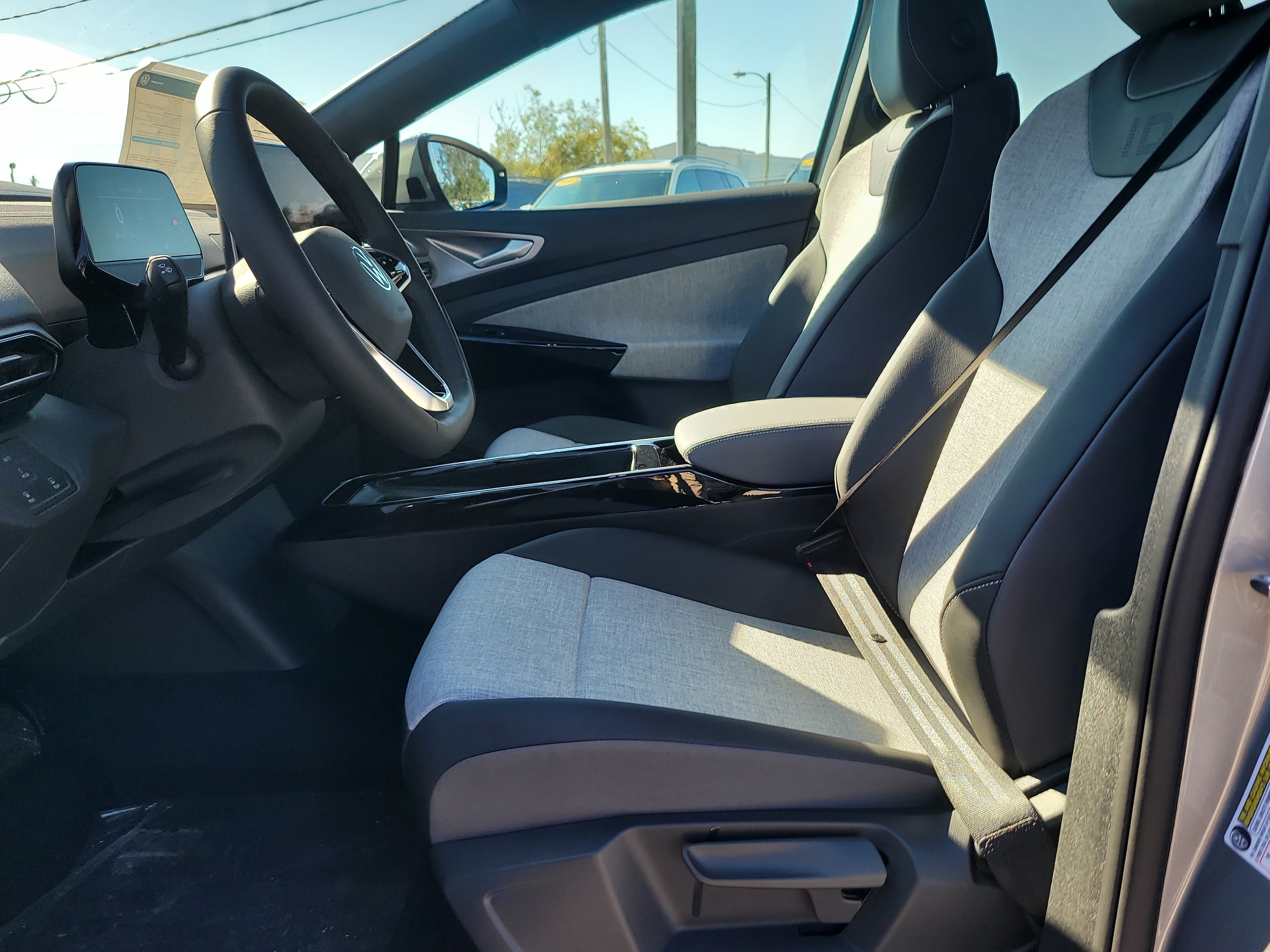 New 2025 Volkswagen ID.4 Pro RWD image 18