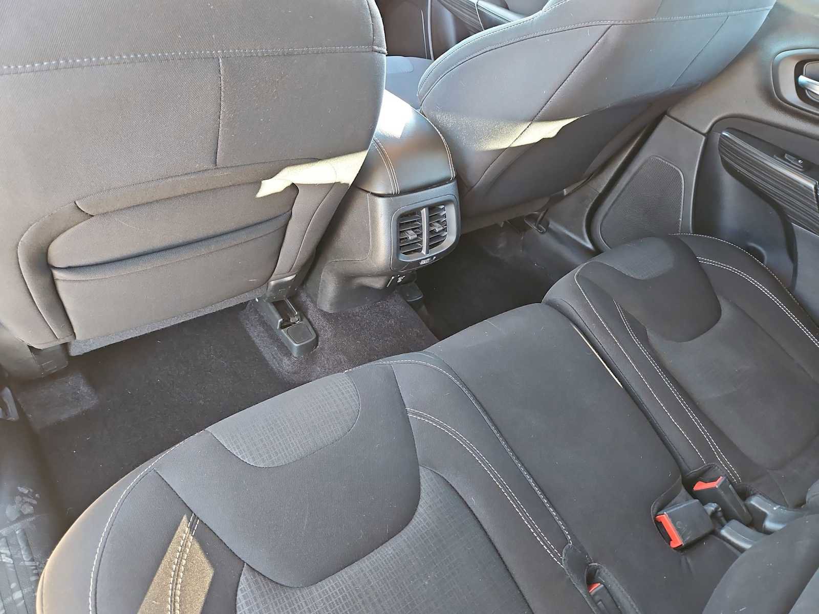 Used 2017 Jeep Cherokee Latitude image 19