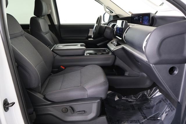 Used 2025 Ford Expedition Active image 13