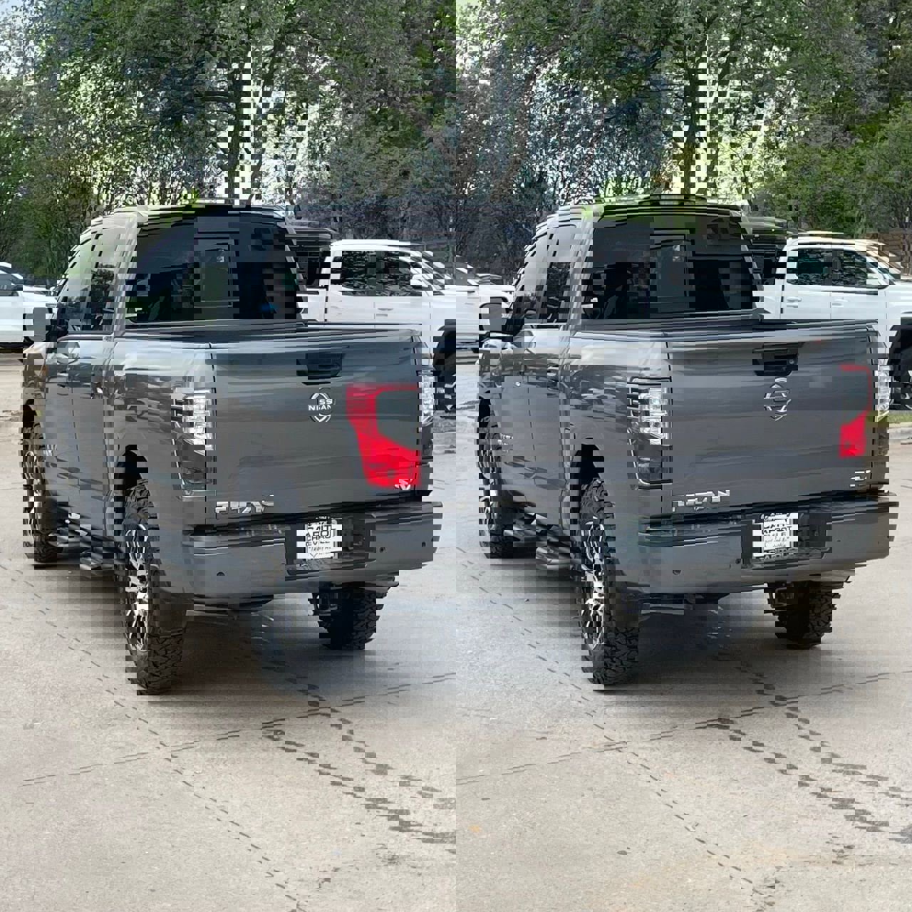 Used 2024 Nissan Titan SV w/ SV Convenience Package image 4