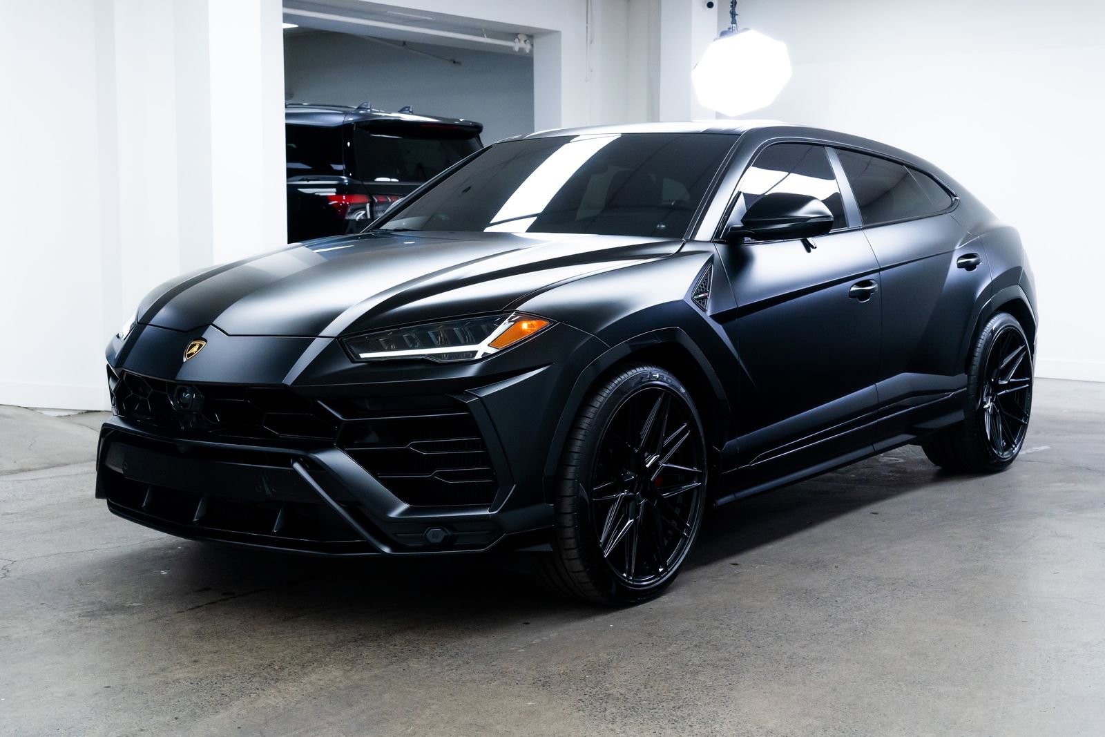 Used 2022 Lamborghini Urus image 3