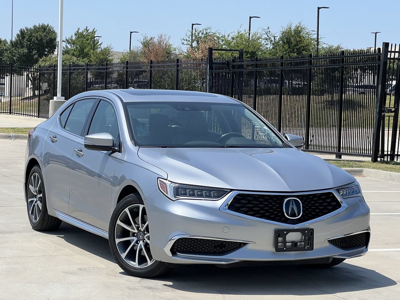 Used 2018 Acura TLX V6 w/ Technology Package FWD image 2