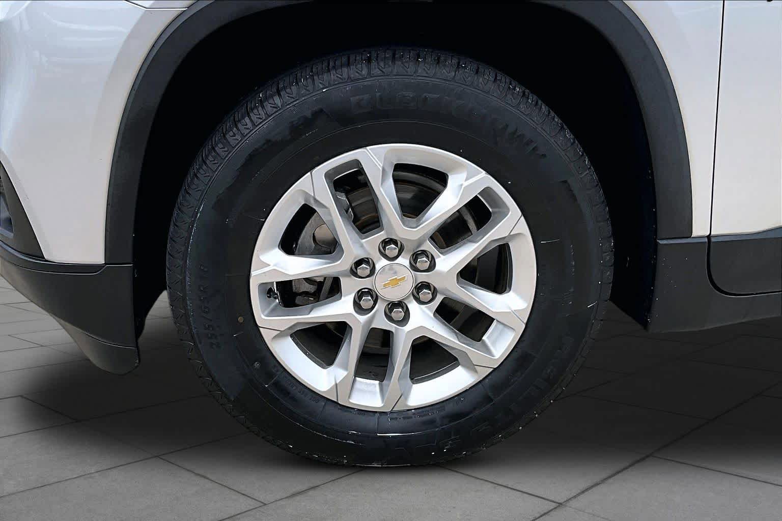 Used 2019 Chevrolet Traverse LS w/ LPO, Blackout Package FWD image 10