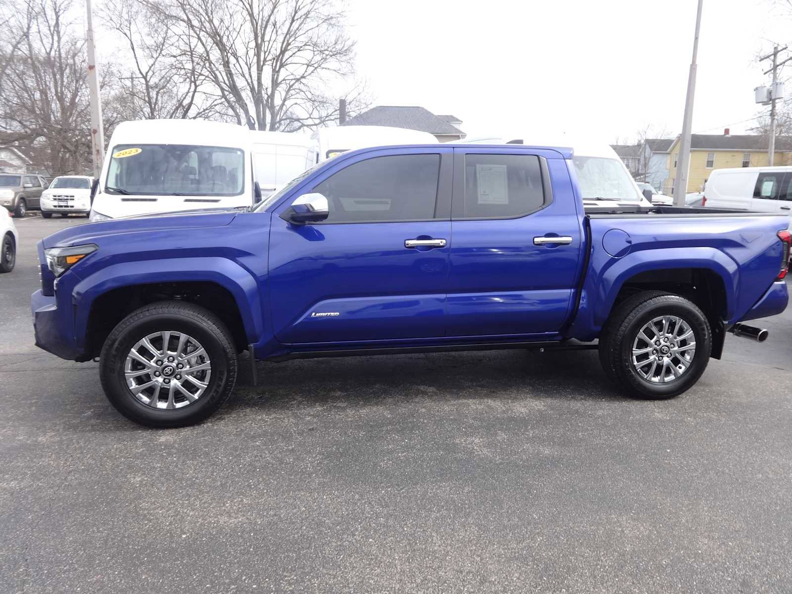 Used 2024 Toyota Tacoma Limited w/ Limited Package (LT) image 5