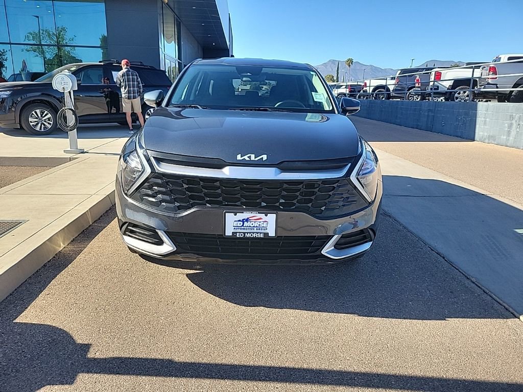 Used 2023 Kia Sportage LX FWD image 2